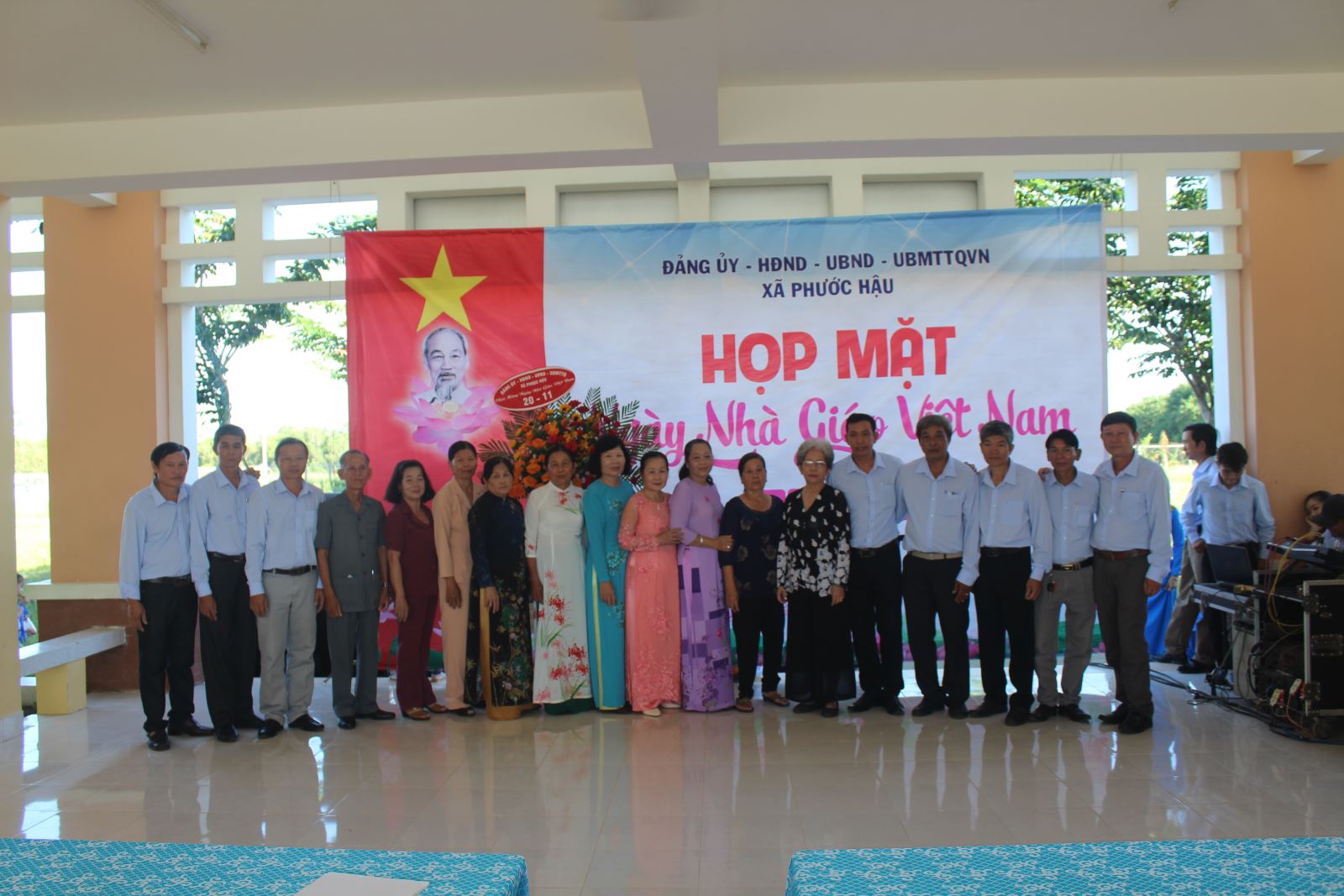 Họp mặt nhân kỉ niệm 38 năm Ngày Nhà giáo Việt Nam của ngành Giáo dục xã Phước Hậu